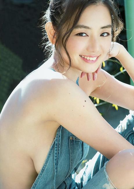 玩球花边：帮我扶着路！日本百名最强巨胸来袭 长泽雅美在列