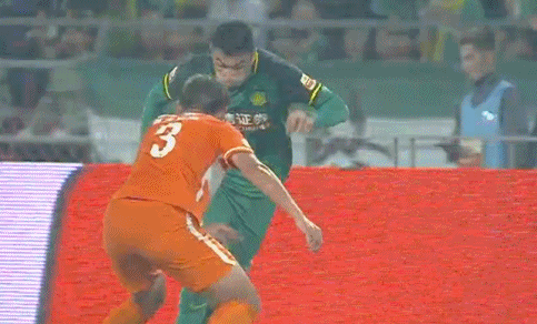 玩球赛报：蒙妞点杀！10人鲁能2-1国安 御林军遭5战首败