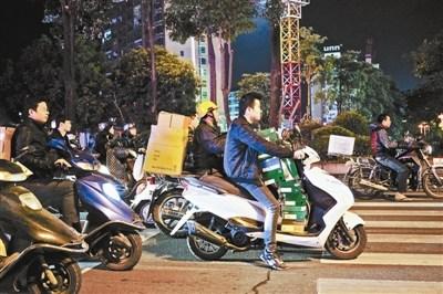 玩球网报：探访莆田假鞋交易集散地：制造销售运输成产业链