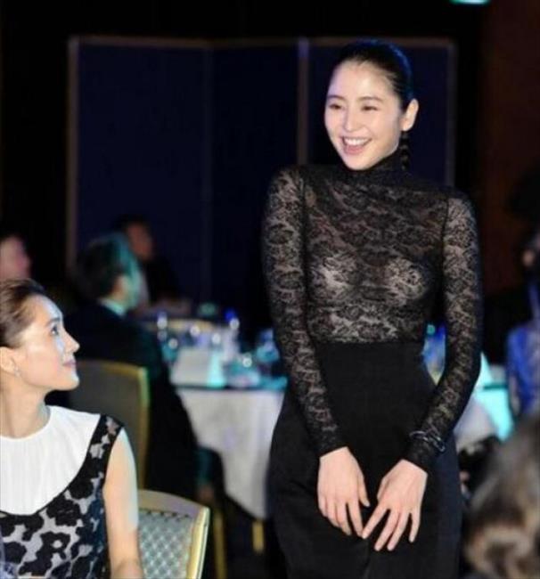 玩球花边：帮我扶着路！日本百名最强巨胸来袭 长泽雅美在列