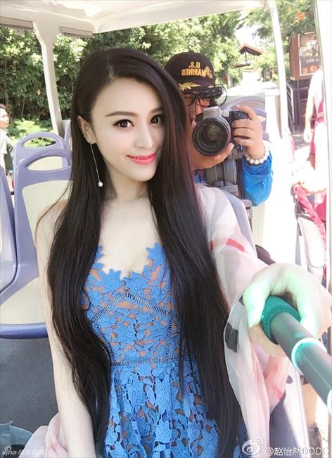 体坛花边：女主播赵怡然傲人身材撑爆上衣走红 还是铁杆球迷