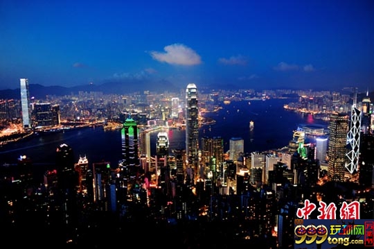 资料图：维多利亚港夜景。中新社发 陈文 摄