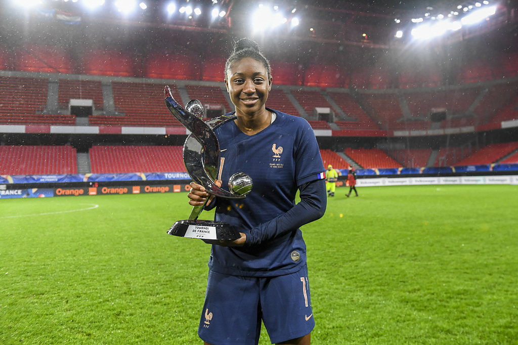 月薪3万欧，巴黎女足前锋成世界第二高薪女足球员