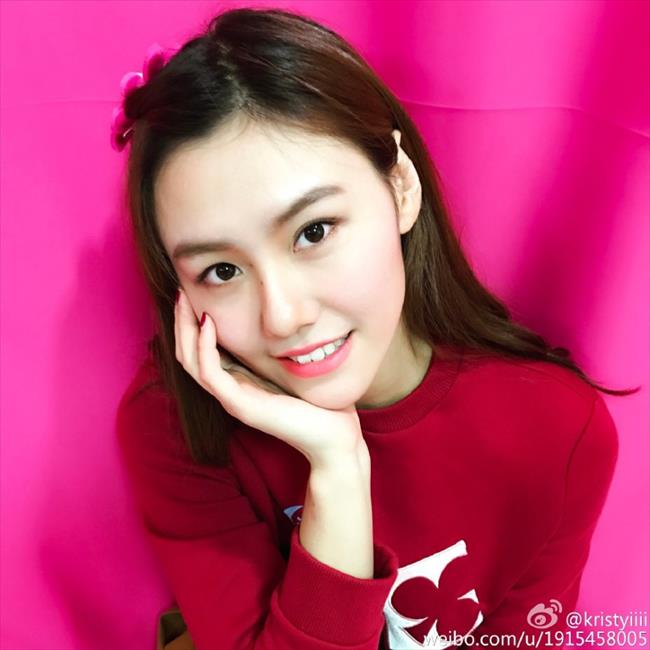 博彩花边：泳坛女神刘湘晒美照 肤白貌美似邻家女孩