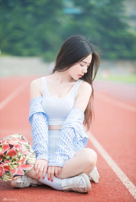 体坛周报：华中师范大学校花胡安如纯美无邪 令人怦然心动