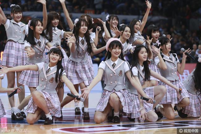 玩球花边：GNZ48女团助威CBA半决赛 跳舞唱歌靓丽吸睛