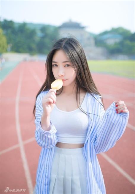 体坛周报：华中师范大学校花胡安如纯美无邪 令人怦然心动