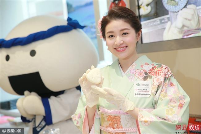 玩球花边：港姐徐淑敏嫁富豪老公7年生3女 面色红润似少女