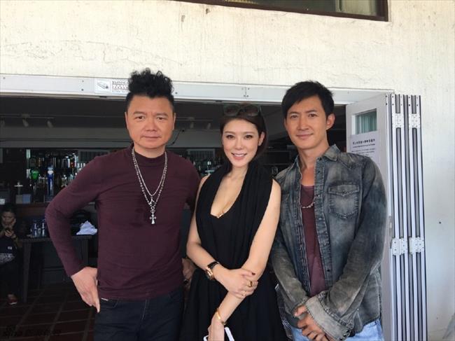 博彩花边：林丹出轨嫩模赵雅琪私照曝光 肤白貌美上围傲人