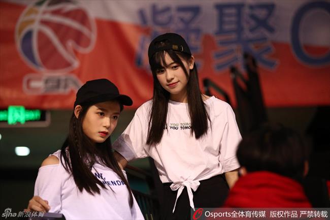 玩球花边：GNZ48女团助威CBA半决赛 跳舞唱歌靓丽吸睛