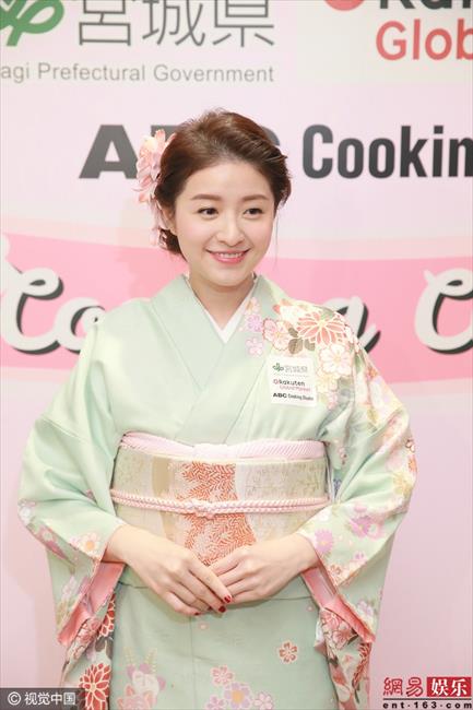 玩球花边：港姐徐淑敏嫁富豪老公7年生3女 面色红润似少女
