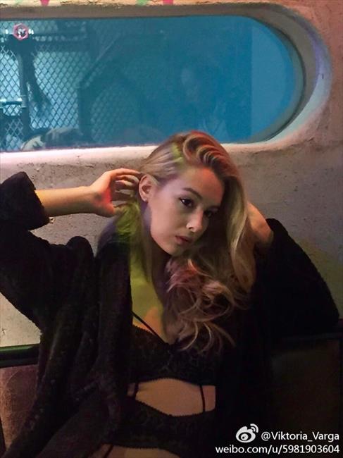 博彩网报：山东鲁能外援佩莱绝色女友瓦尔加大曝私照 性感妖娆十足