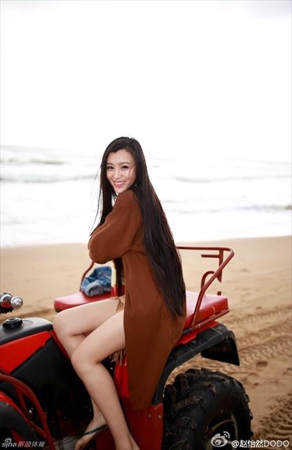 体坛花边：女主播赵怡然傲人身材撑爆上衣走红 还是铁杆球迷