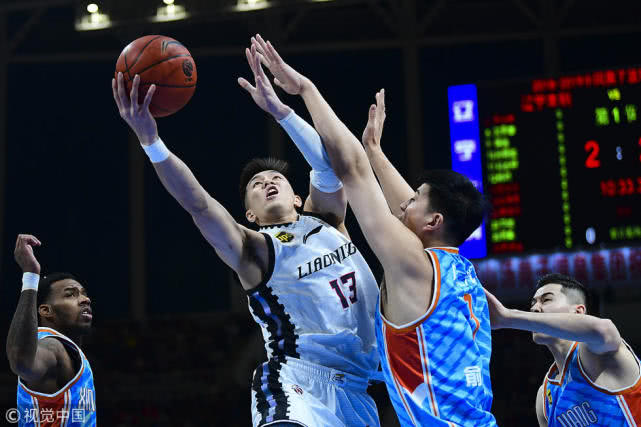 CBA宿敌对决辽宁大胜新疆夺23连胜 郭艾伦狂砍32分