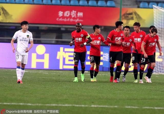 玩球赛报：贵州1-1平10人辽足 詹姆斯点杀耶拉维奇扳平