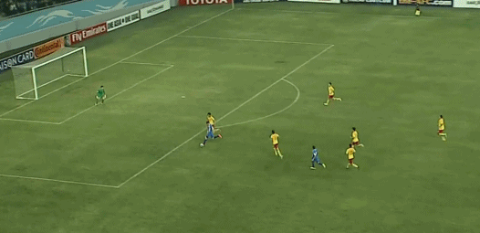 玩球头条：国足0-2乌兹4轮仅取1分 门框屡救险难阻落败