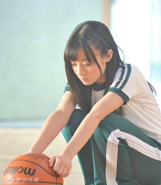 玩球小报：日本千年一遇美少女桥本环奈篮球写真 清纯可人性感惹火