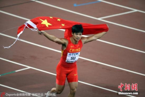 北京时间8月23日，田径世锦赛百米飞人大战开始，牙买加名将博尔特以9秒79的成绩力压加特林和盖伊等名将夺得冠军。在第2道的中国选手苏炳添取得10秒06的成绩。苏炳添在本次世锦赛上，创造了百米9秒99的好成绩，成为了历史上第一位进入世锦赛男子100米决赛的中国人。