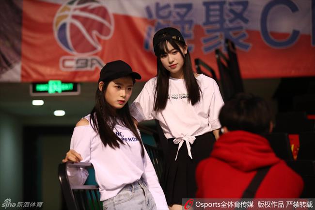 玩球花边：GNZ48女团助威CBA半决赛 跳舞唱歌靓丽吸睛
