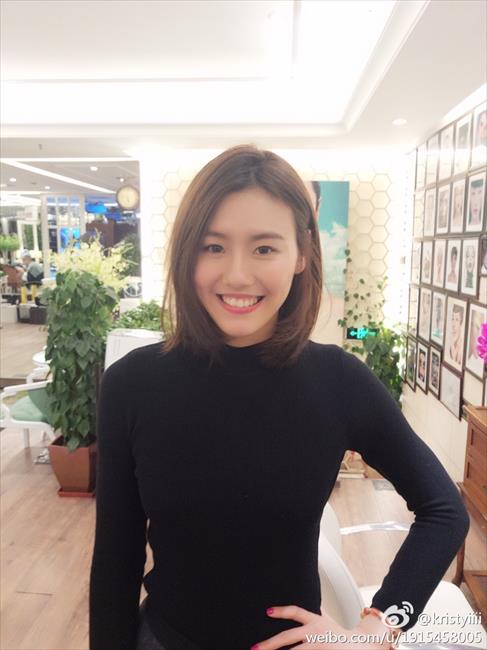 玩球网报：美翻！游泳美女刘湘剪短发气质知性 网友:神似刘诗诗
