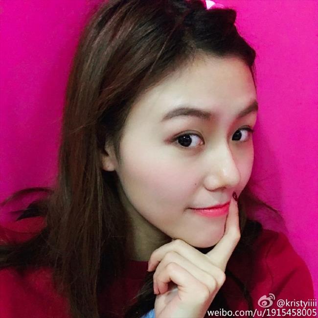 博彩花边：泳坛女神刘湘晒美照 肤白貌美似邻家女孩