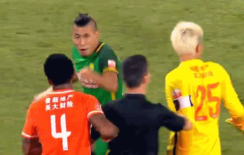 玩球赛报：蒙妞点杀！10人鲁能2-1国安 御林军遭5战首败