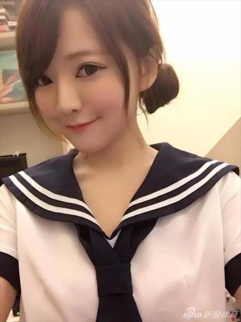 玩球花边：台湾嫩模女主播DenKa晒健身照 完美身材羡煞众人