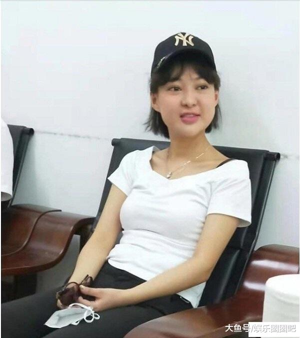 郭美美出狱后自曝近照, 染紫色头发网红蛇精脸与出狱前判若两人（图3）