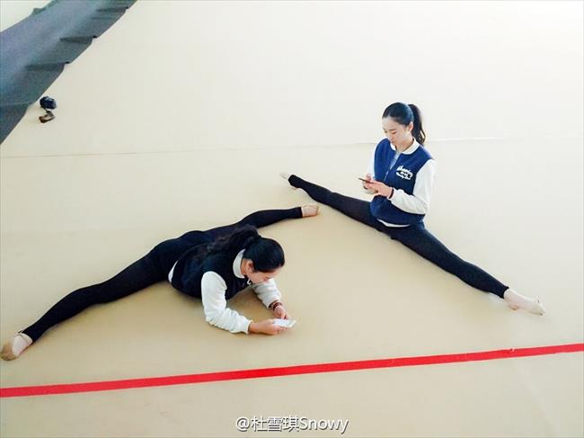 博彩花边：浙大双胞胎姐妹花颜值高大长腿 瞬间爆红网络