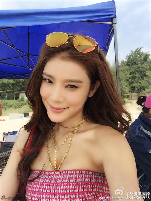 博彩花边：林丹出轨嫩模赵雅琪私照曝光 肤白貌美上围傲人