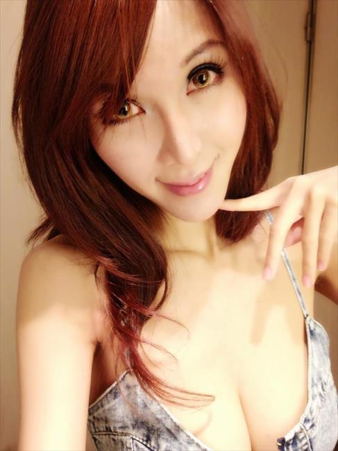 博彩花边：台湾瑜伽女神房妍爆性感照 G奶翘臀吸粉过百万