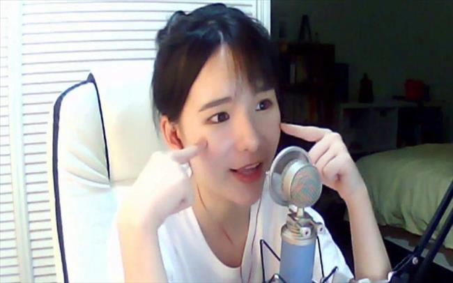玩球网报：网友票选十大电竞主播 Miss仅第4奶飞最性感