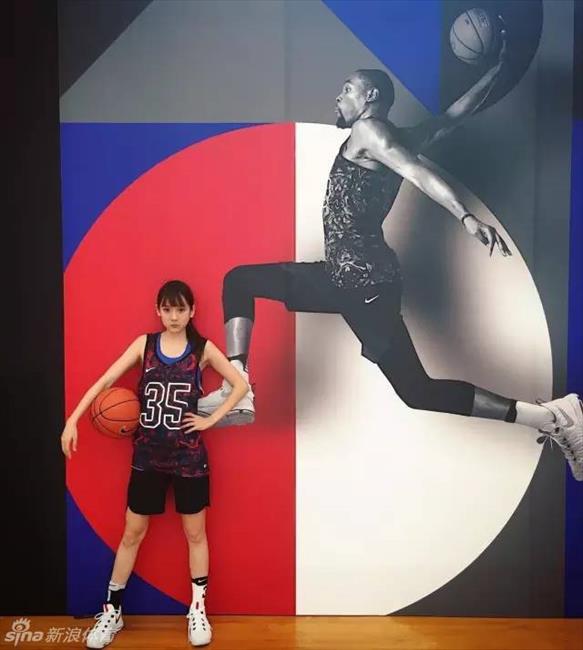 玩球花边：台湾篮球妹纸王宇君走红 甜美可爱清纯到令人想犯规