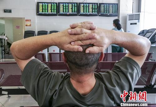 股市。 中新社记者 骆云飞 摄