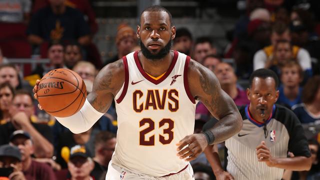 中外专家超级预测：詹皇MVP 仅一人看好骑士夺冠