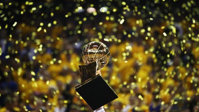 中外专家超级预测：詹皇MVP 仅一人看好骑士夺冠
