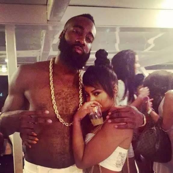 NBA奢侈私生活：哈登与美女一晚开销近百万，詹姆斯澳门做保健
