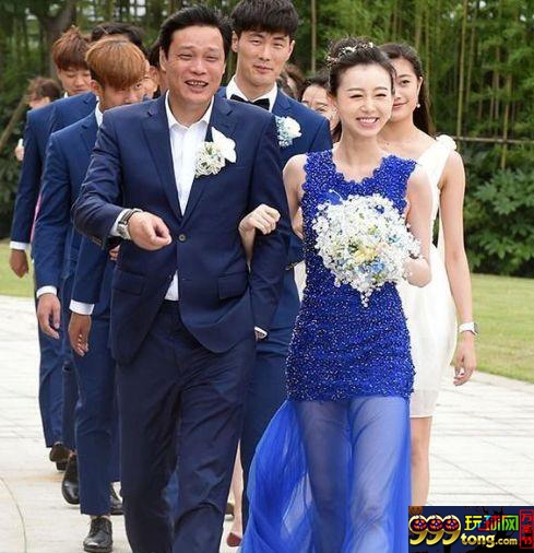 玩球话题：范志毅一家近照：经历三段婚姻，女儿18岁身材火辣，国籍惹争议