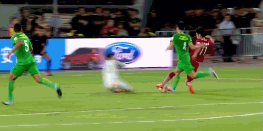 玩球赛报：上港1-0送国安4轮不胜 奥斯卡制胜博阿斯遭驱逐