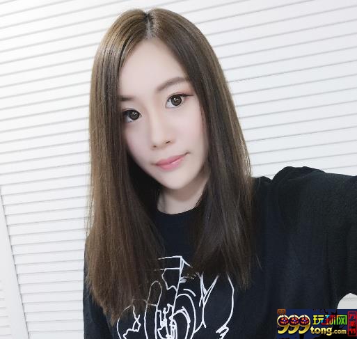 玩球话题：范志毅一家近照：经历三段婚姻，女儿18岁身材火辣，国籍惹争议
