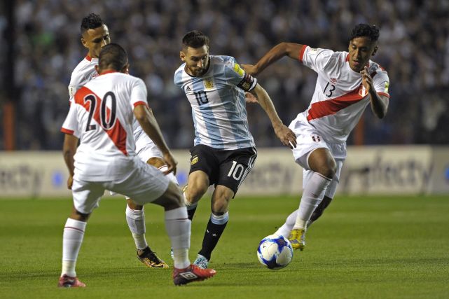 玩球资讯：南美区积分形势 5队混战争2.5席 阿根廷取胜才能出线