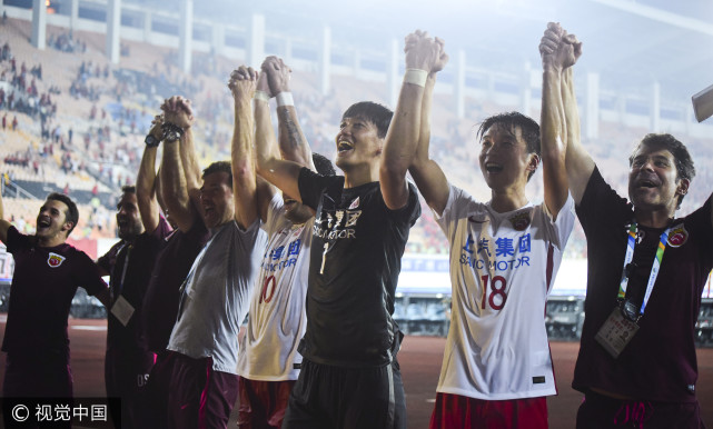 玩球头条：足协杯史上首次德比决赛 上港申花沪上双雄终极争霸