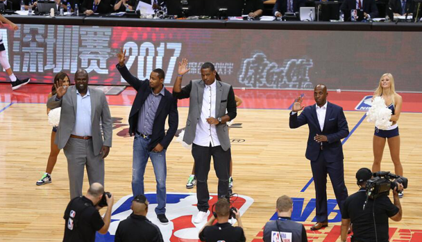 玩球资讯：2017NBA中国赛难忘瞬间 库里场内外都是主角