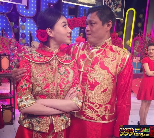 玩球话题：范志毅一家近照：经历三段婚姻，女儿18岁身材火辣，国籍惹争议