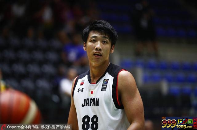 玩球网报：战夺冠大热门砍13分 日本华裔猛将闪耀亚洲杯