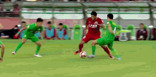 玩球赛报：上港1-0送国安4轮不胜 奥斯卡制胜博阿斯遭驱逐