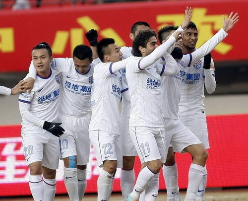 中超-新援两球洋中卫攻防两端立功 绿地2-0申鑫