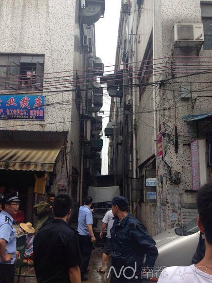 玩球网报：广州三名男女疑因聚众赌博被警方发现逃跑坠亡