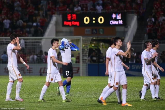 玩球网报：4中门框+遭误判!国足0-0香港 出线仅理论可能