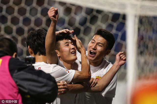 玩球赛报：双杀!上港2-0大阪出线在望 武磊吕文君各一球